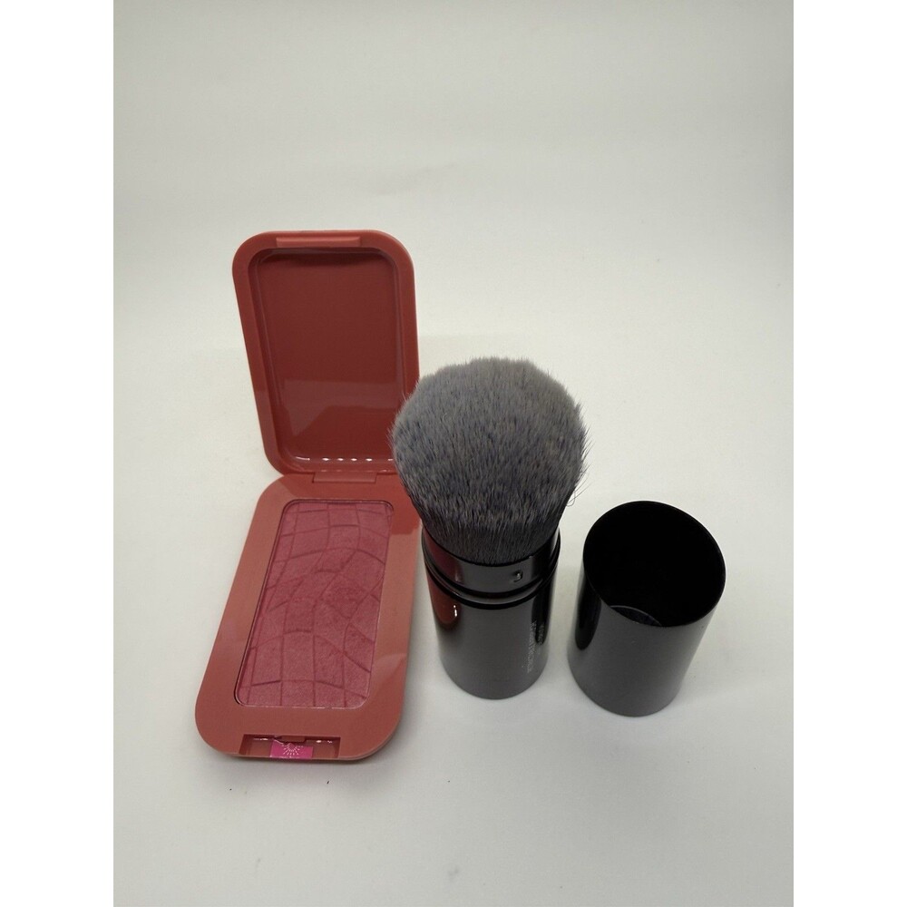 NYX Makeup Buttermelt Blush BMBL08 GETTING BUTTA, Free Laura Geller Kabuki Brush